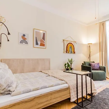 Sunny Bright, Centrally Located, Ac Balcony By Nw Apartman *